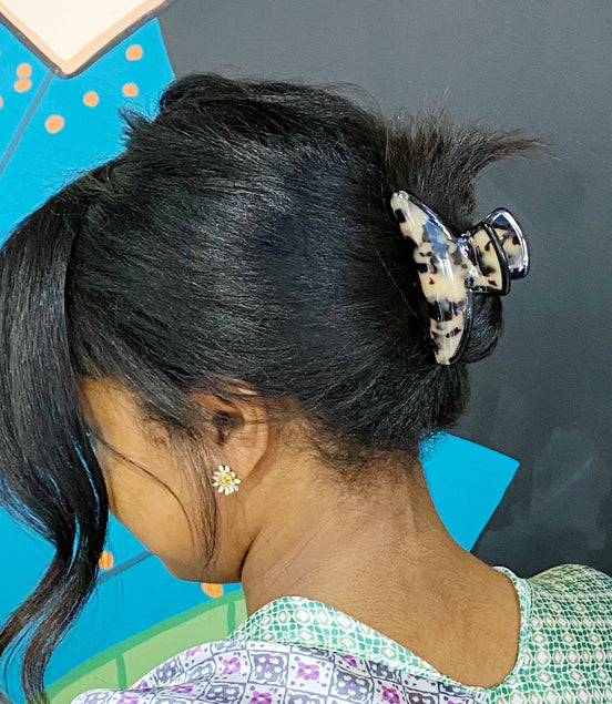 Beautifully Outlined Hair Claw